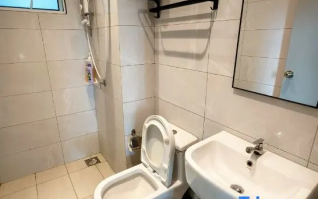AmberCove, Jonker Street-New Purple Cozy 5pax