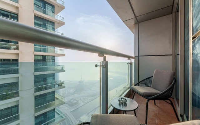 Large Flat with High Floor in Marina