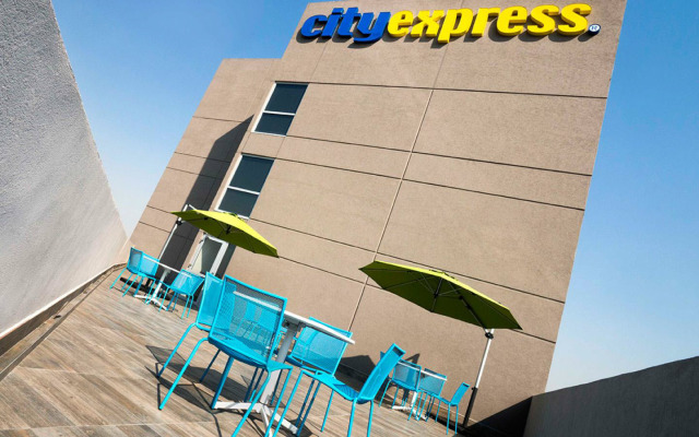 Отель City Express Plus Patio Universidad вид на фасад