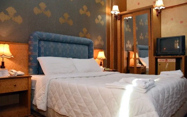 Aradous Hotel