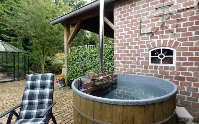 Cottage Near Bourtange With Hot Tub