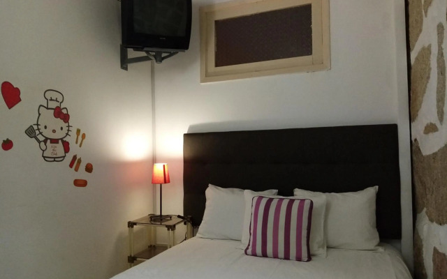 Metro Casa Música Apartments and Rooms