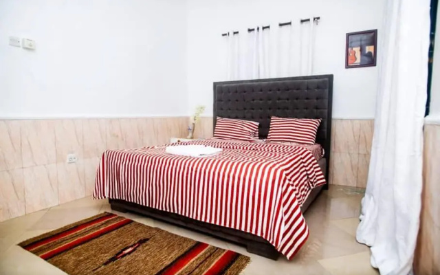 Ecologically sound free wifi&netflix, good kitchen