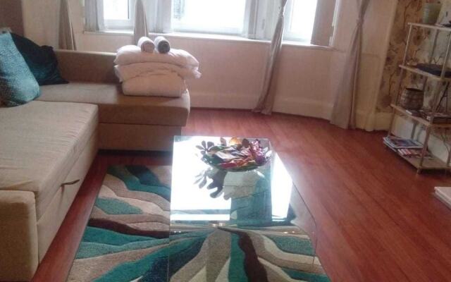 Отель Captivating 1-bed Apartment in Glasgow Великобритания, Глазго - отзывы, цены и фото номеров - забронировать отель Captivating 1-bed Apartment in Glasgow онлайн вестибюль