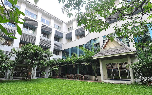 Отель Bangkok Christian Guesthouse Бангкок вид на фасад
