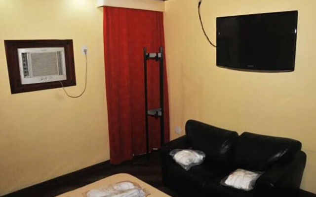 Motel Caricia (Только для взрослых)
