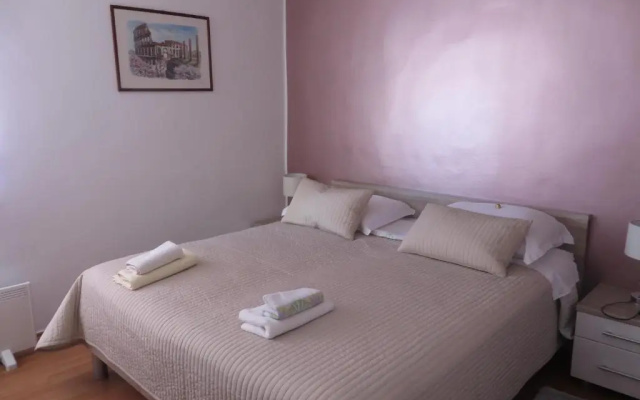 Angelas Apartments