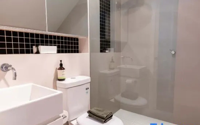 3BR Urban Oasis Pool, Gym & Parking Surry Hills