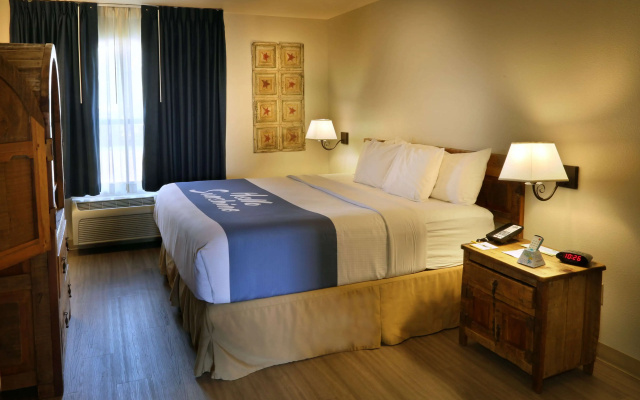 Days Inn & Suites by Wyndham Llano