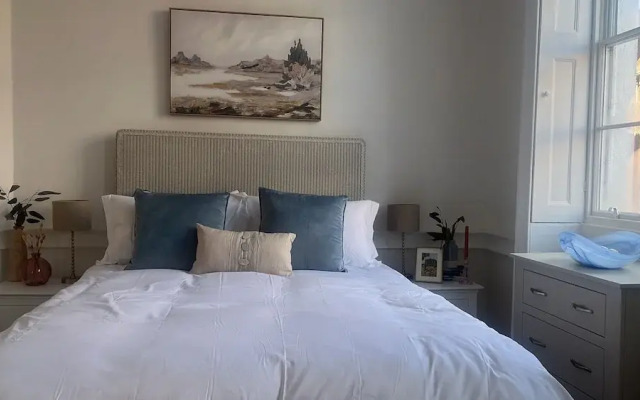 Spacious 2B Flat In Clement House