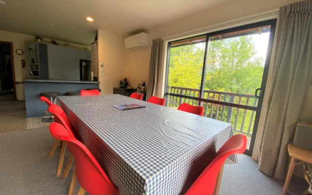 17 Chisholm Crescent