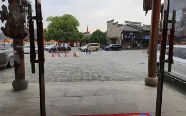 Longhushan Changqing Hotel