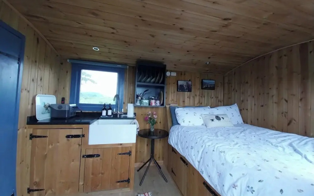 The Shearer's Hut, Sleeps 2, Wood Burner, Fire Pit