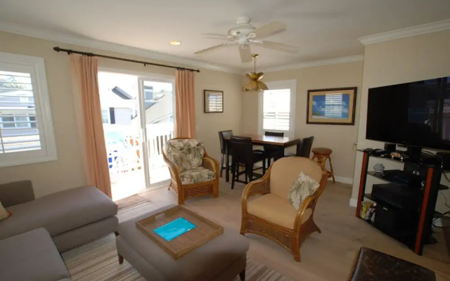 33rd St 68149 by RedAwning