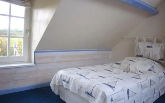 Stunning Holiday Home in Escalles near Sea