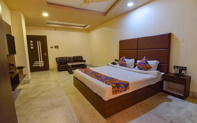 Fabhotel Red Rose