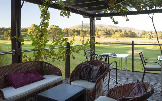 Отель Devonvale Golf & Wine Estate вид на фасад