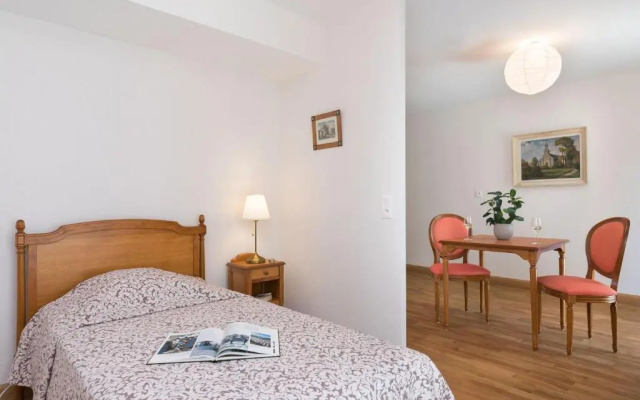 Home Médicis Les Petites Roches