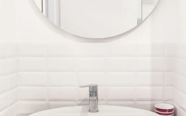 JOIVY Bright Apartment in De Angeli near Subway