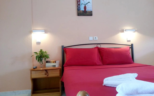 Effie's Dreams Holiday Studios