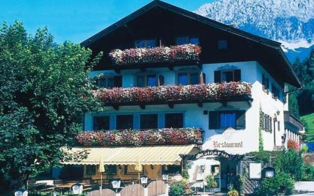 Отель Gasthof zum Wilden Kaiser вид на фасад