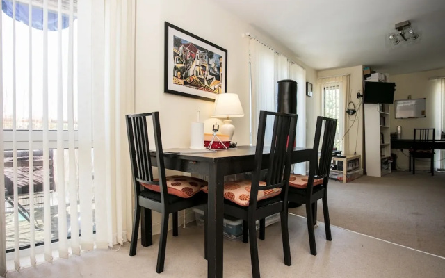Clapham 1 Bedroom Flat With Balcony