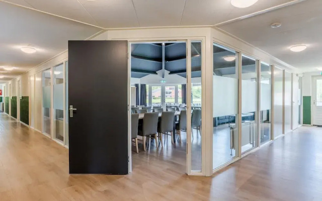 Well Furnished Home for Groups with Dishwasher near Water