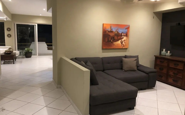Luxury Condo Romantic Zone-Beach