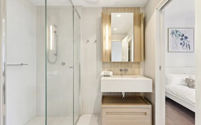 Brisbane 1BR With Pool, Spa, Sauna and Balcony
