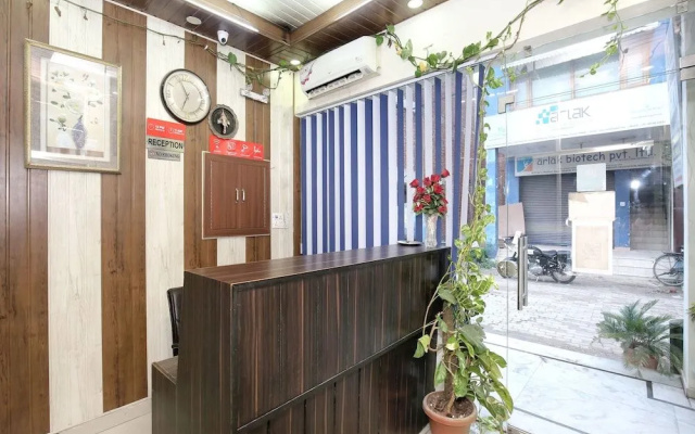 OYO 16735 Gaurav Residency