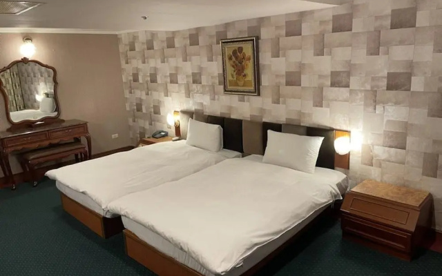 Long LuHotel