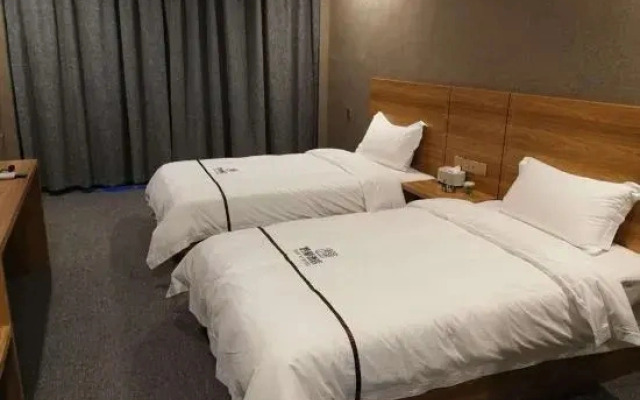 Zhenning Qianyi Hotel