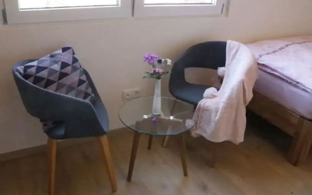 Welcoming Apartment Near Lake