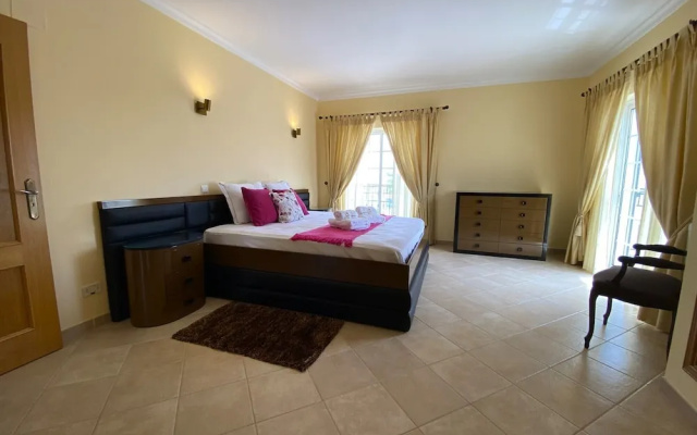 Pêra Amazing Villa With Pool by Homing