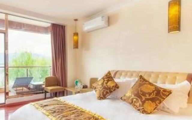 Lake View Hotel