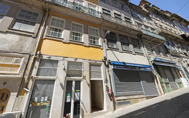 FLH Porto Traditional Studio with Terrace