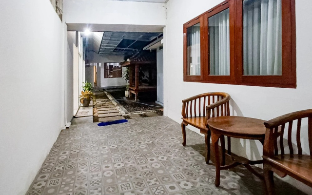 RedDoorz @ RRR Guesthouse Mataram