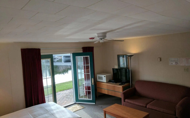 Algonquin Lakeside Inn
