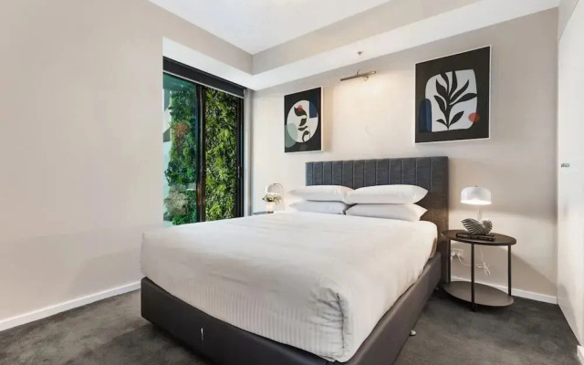 Impeccably Chic 2-bed With Views & Fab Amenities
