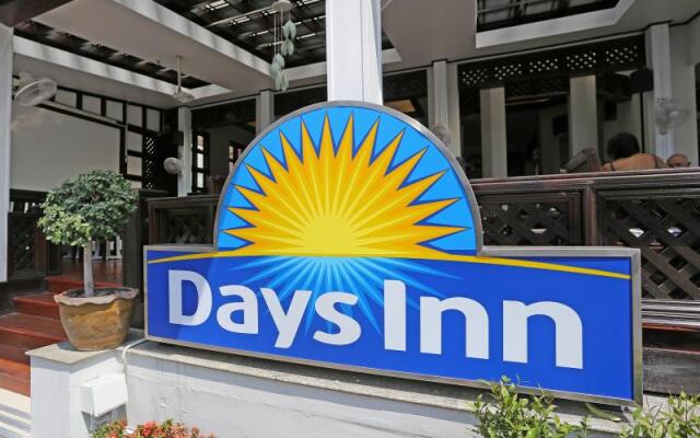 Отель Days Inn by Wyndham Patong Beach Phuket Таиланд, Карон-Бич - 1 отзыв об отеле, цены и фото номеров - забронировать отель Days Inn by Wyndham Patong Beach Phuket онлайн вид на фасад