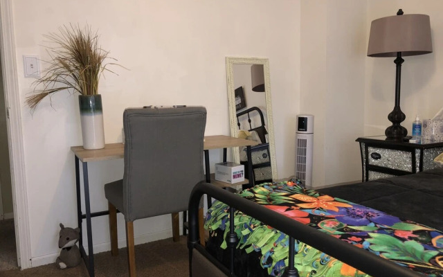Becky & Marvels 420 Stay (Private Room)