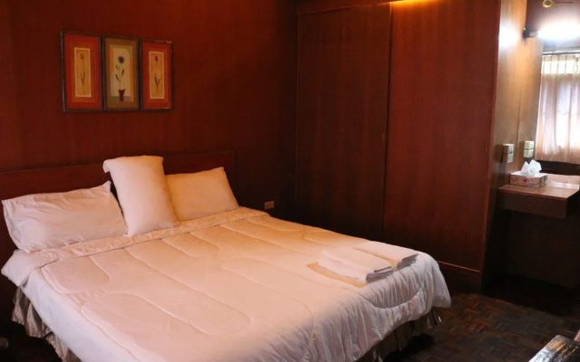 8 Plus Hotel