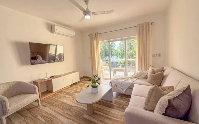 Hillside Condo - 2BR Charming APT Close to Strip!