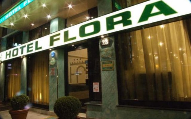 Отель Flora Италия, Милан - 7 отзывов об отеле, цены и фото номеров - забронировать отель Flora онлайн вид на фасад