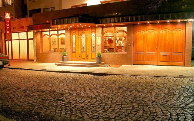 Hotel Geneva вид на фасад