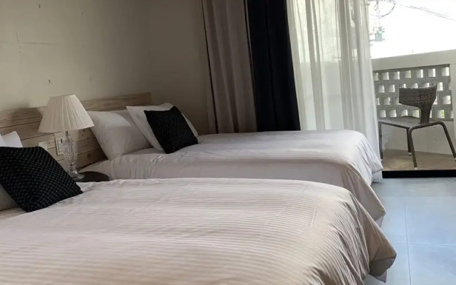 Yomitan Condhotel ND