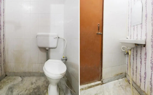 Om Sai Nath Lodge by OYO Rooms