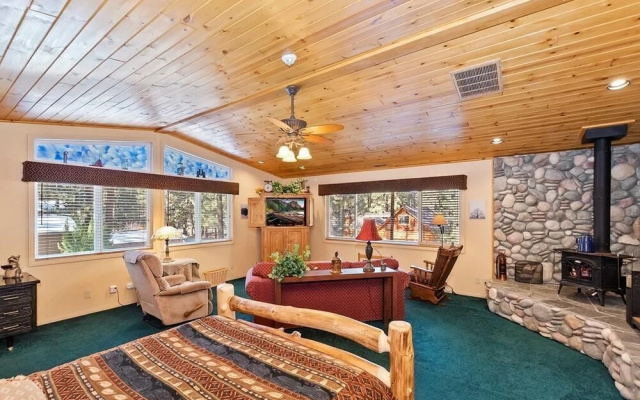 020 - Summit Haus