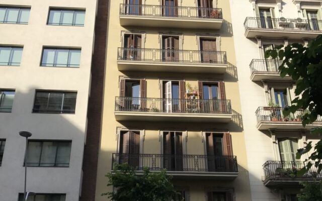 Отель Balmes-Passeig de Gràcia вид на фасад