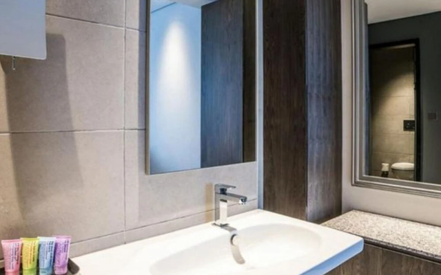 Trademark Hotel, Trademark King Twin Room in Nairobi No001